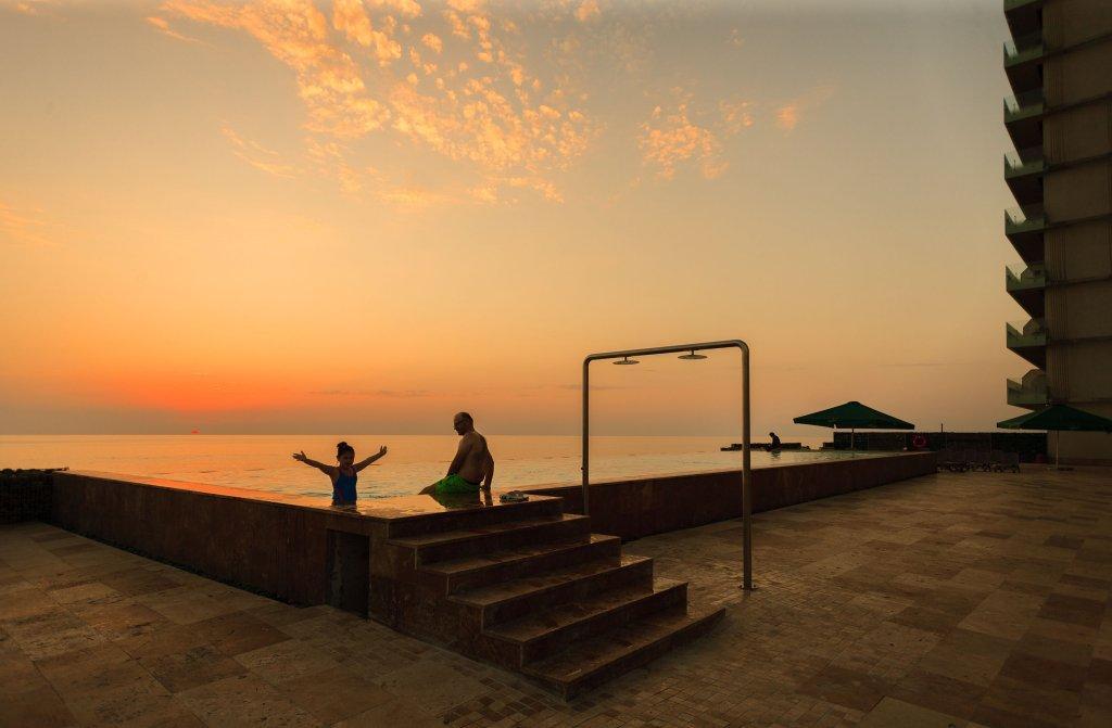 Miramare Magnetic Beach Hotel كوبوليتي المظهر الخارجي الصورة