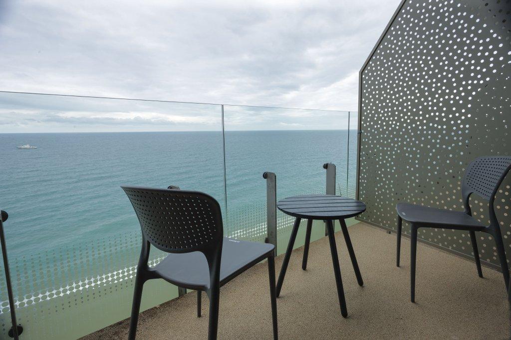 Miramare Magnetic Beach Hotel كوبوليتي المظهر الخارجي الصورة